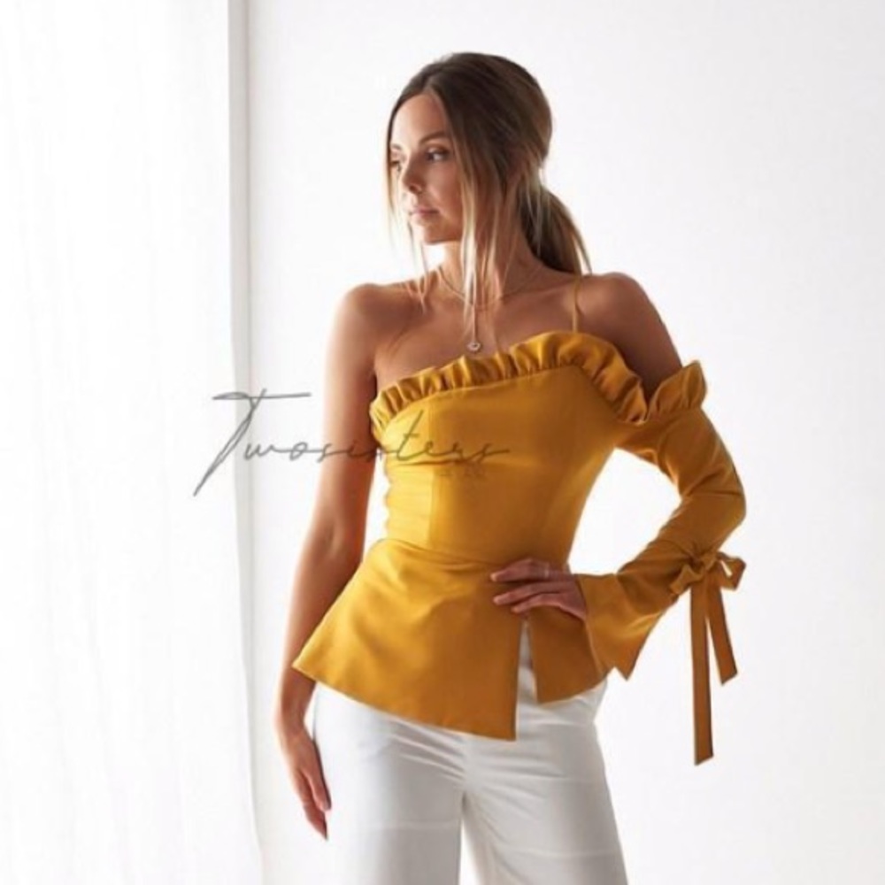 Born To Be Chic Ainsley One Sleeve Asymmetrical Top